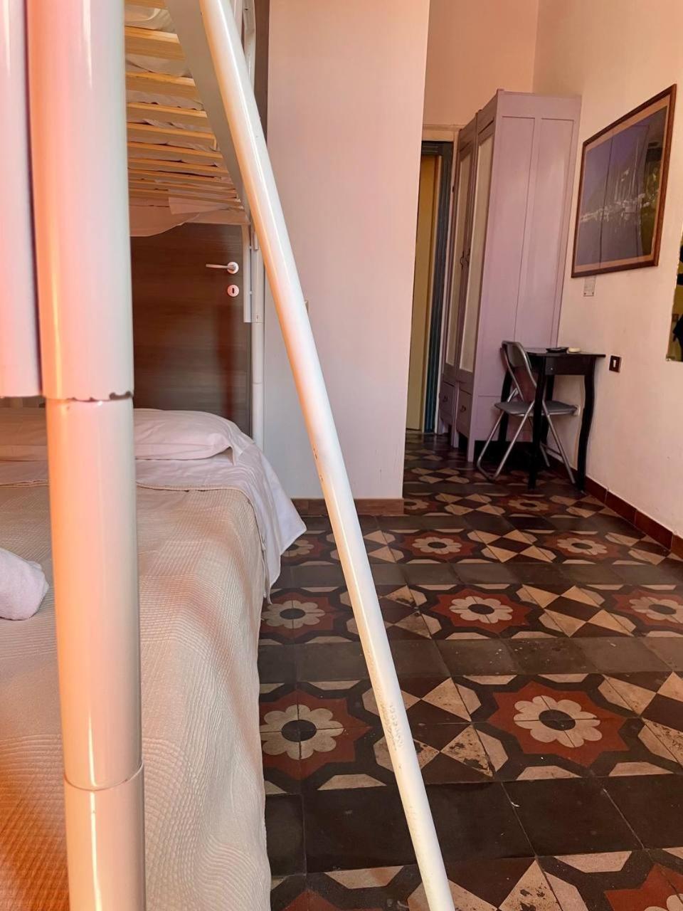 Onlyrooms III - Recommended For Under 30S Cagliari Kamer foto