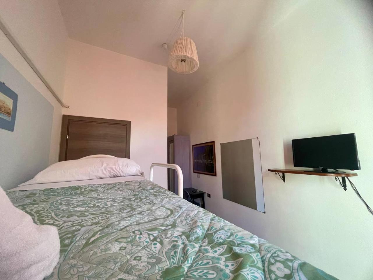 Onlyrooms III - Recommended For Under 30S Cagliari Kamer foto